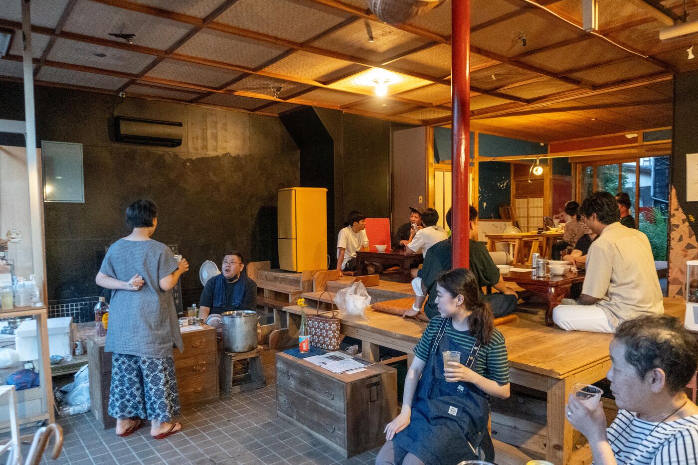 横町スタジオでの食事